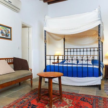 Zoes Traditional Apartments, Bed & Breakfast Larnaca Exterior photo