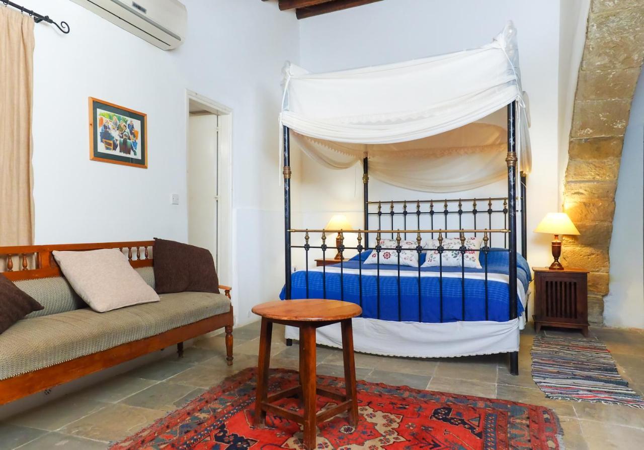 Zoes Traditional Apartments, Bed & Breakfast Larnaca Exterior photo