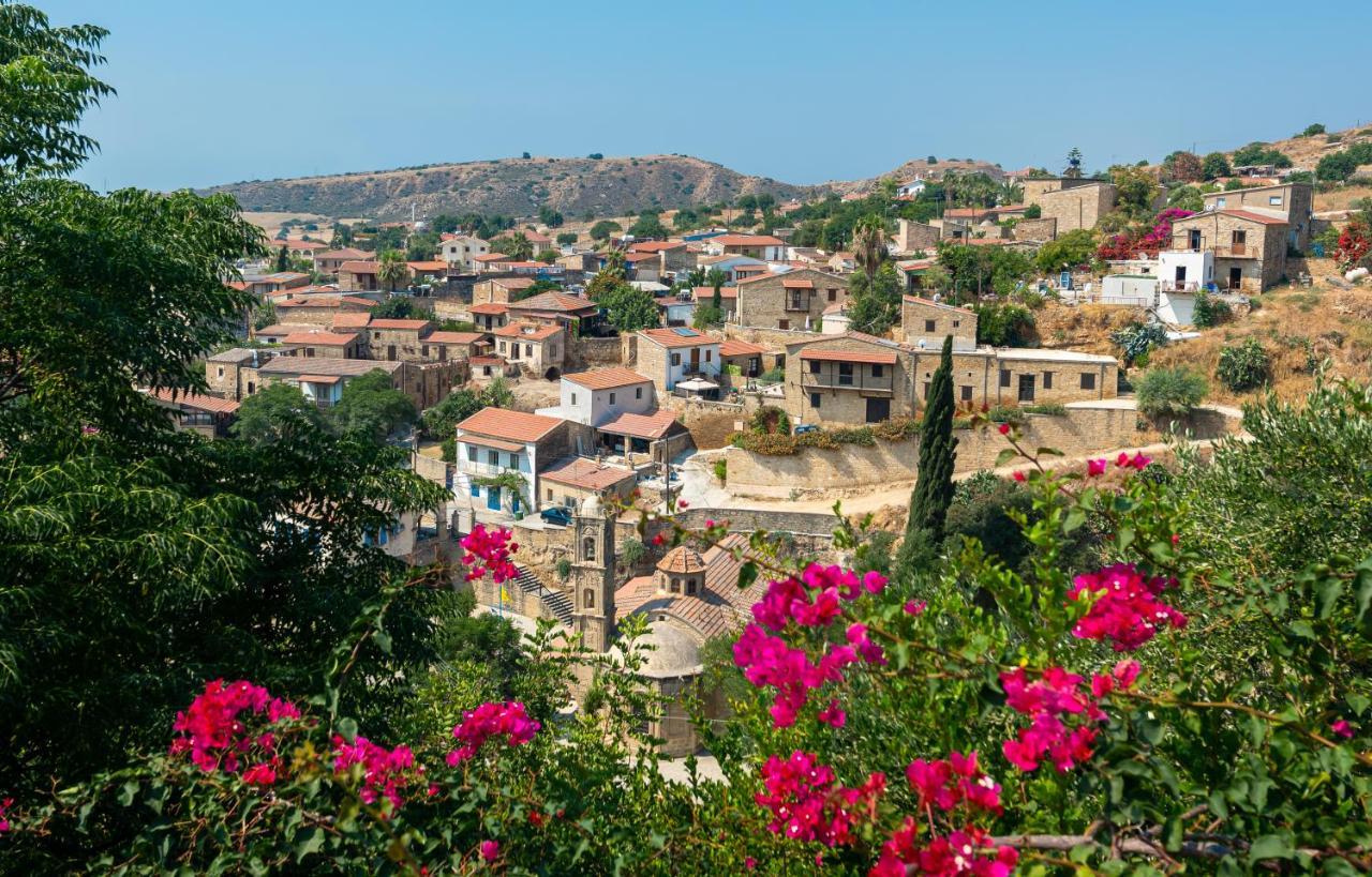 Zoes Traditional Apartments, Bed & Breakfast Larnaca Exterior photo